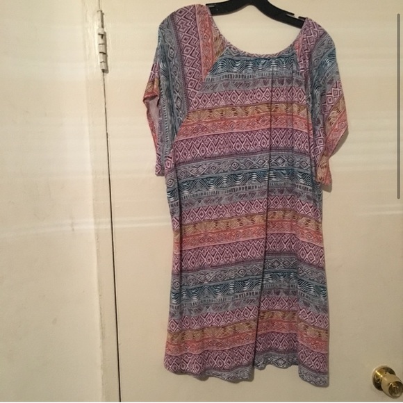 Avenue brand short sleeve top size 26/28 = 4X - Picture 2 of 9